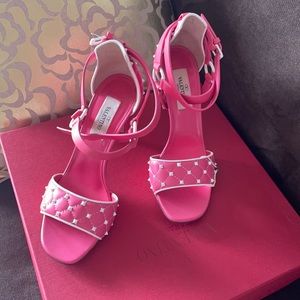 NWT authentic Valentino sandals size 6
